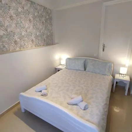 2 Bedroom Apartment *