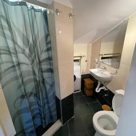 Apartment 2 Bedroom *